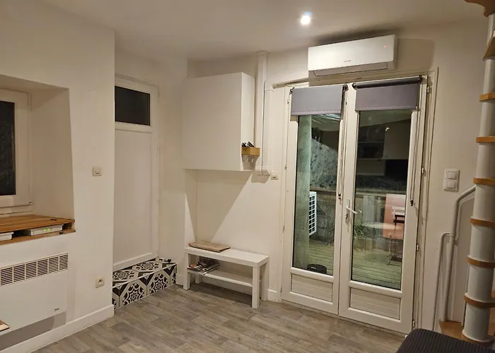 Maison De Village Meublée Avec Terrasse * Donzère