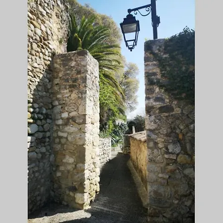 Hébergement de vacances Maison De Village Meublée Avec Terrasse Donzère